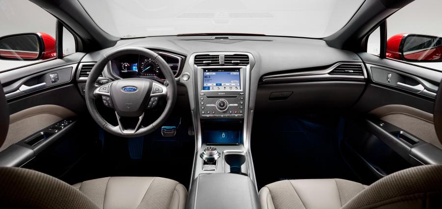 Торпедо Ford Fusion Sport 2016 года  (фото 30 из 30)